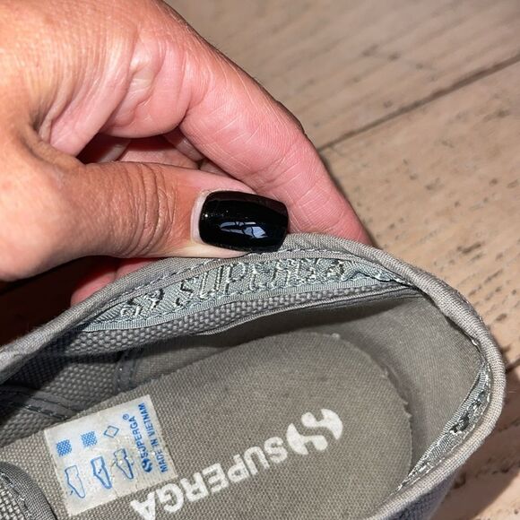 Superga Women's 2750 Classic Lace-up Canvas Sneaker
Size EU39.5 US7 - Picture 8 of 15